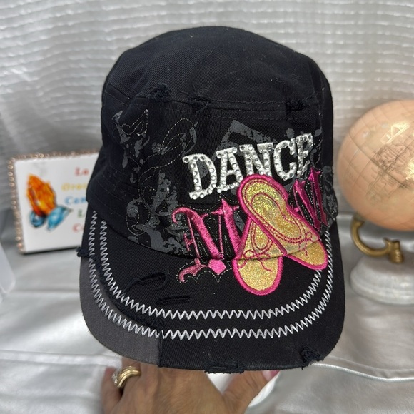 (W4)Leader L.O.G.A Y2K Cap Dance
Mom W/Rhinestone
Distressed Adjustable Black
NW